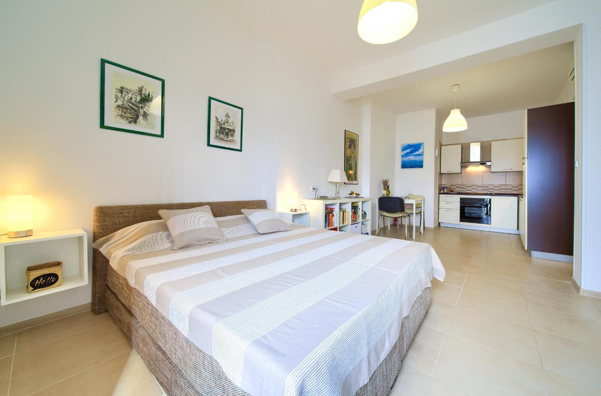 Apartments Six 克拉列维察 外观 照片